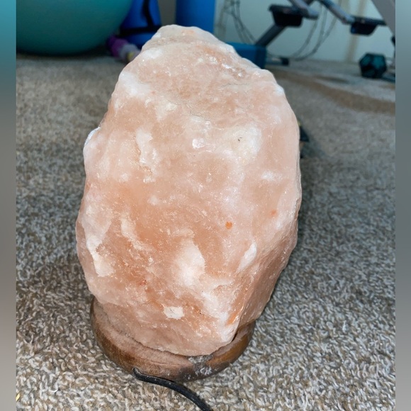 Himalayan Salt Rock Lamp - Changes Colors! See video! - Picture 3 of 8